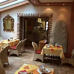 Augsburger Hof فندق 4*