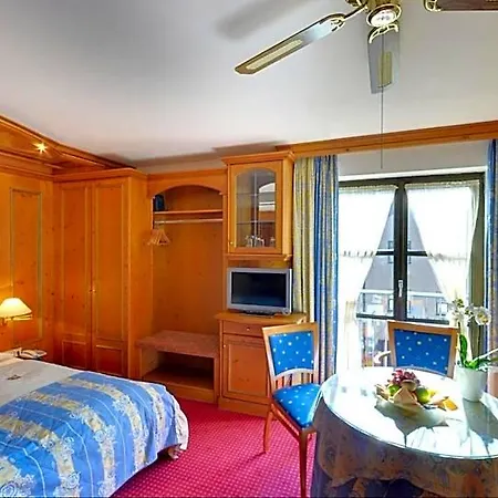 Отель Augsburger Hof 4*